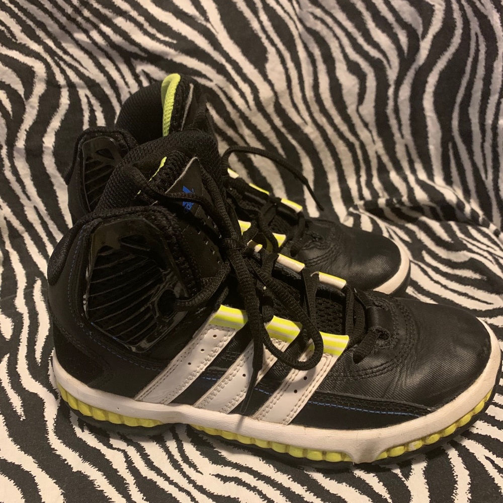 Youth adidas basketball shoes size 2